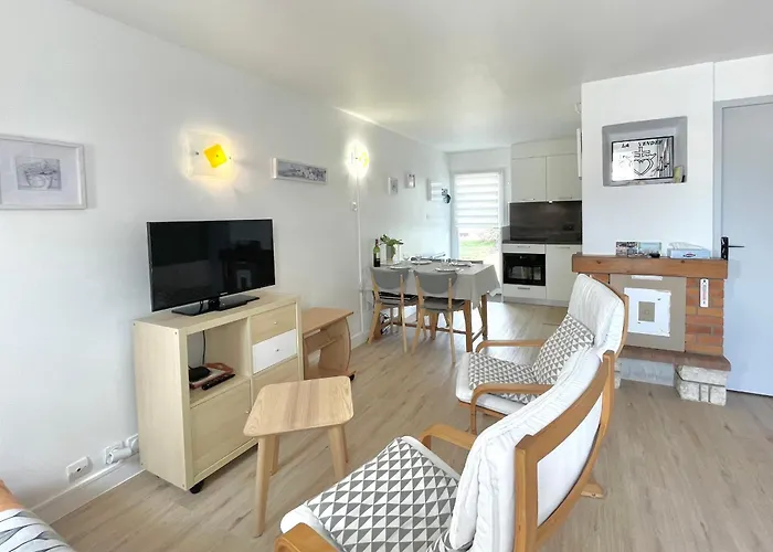 Holiday home Maison Avec Piscine Chauffee, Tennis, Wi-fi A 600m De La - Fr-1-231-311 *